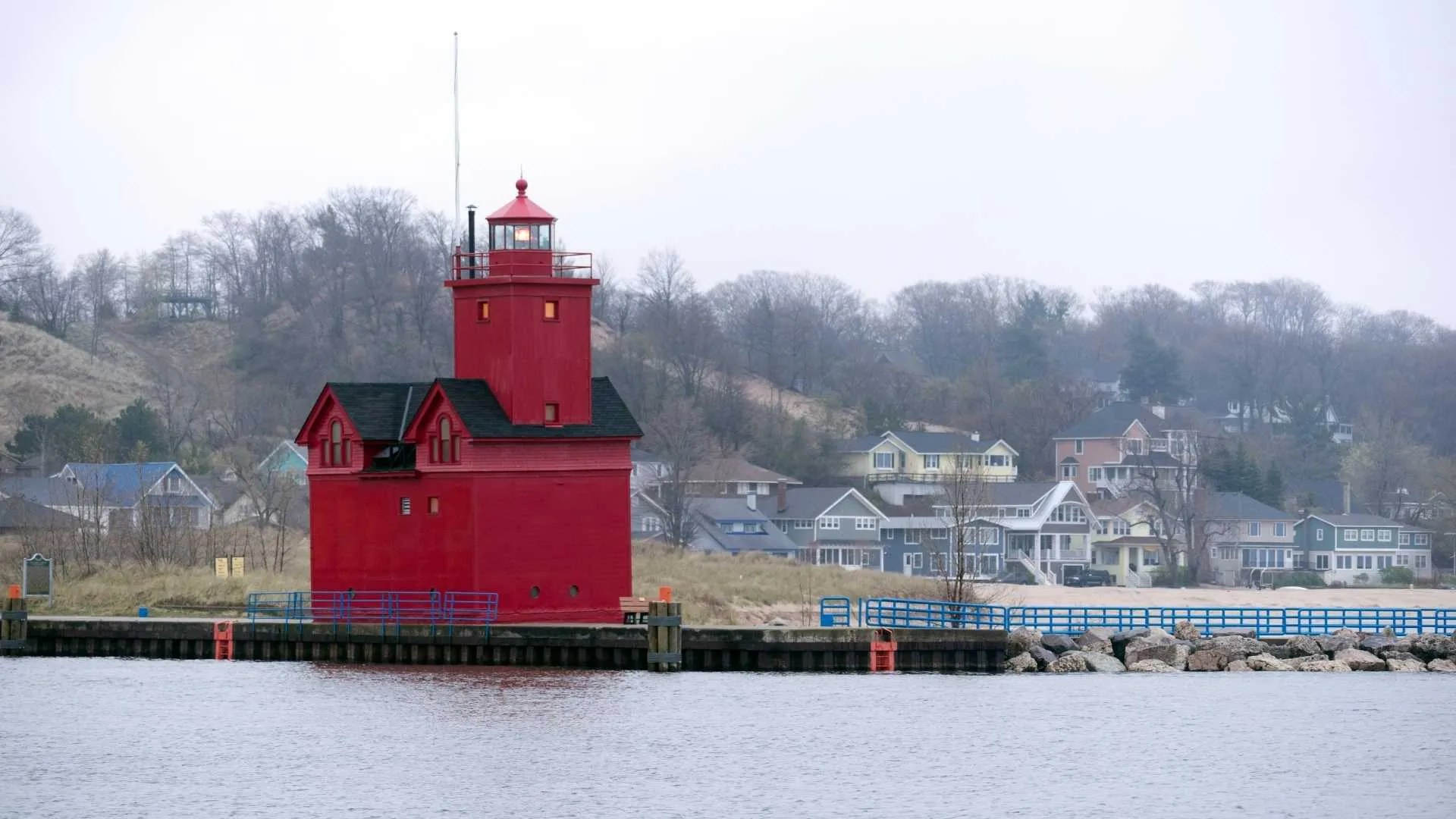 lake macatawa big red lighthouse lake macatawa big red lighthouse