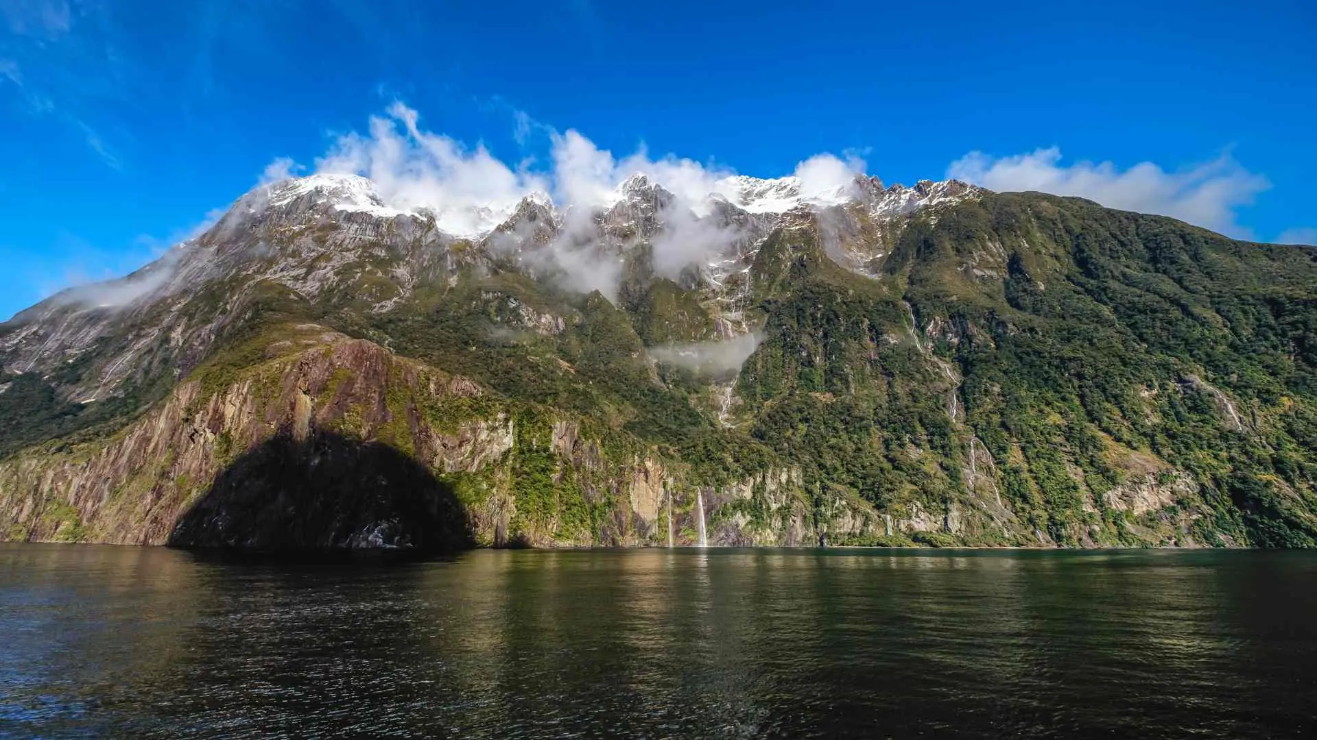 Milford Sound Cruising (6) Milford Sound scenery