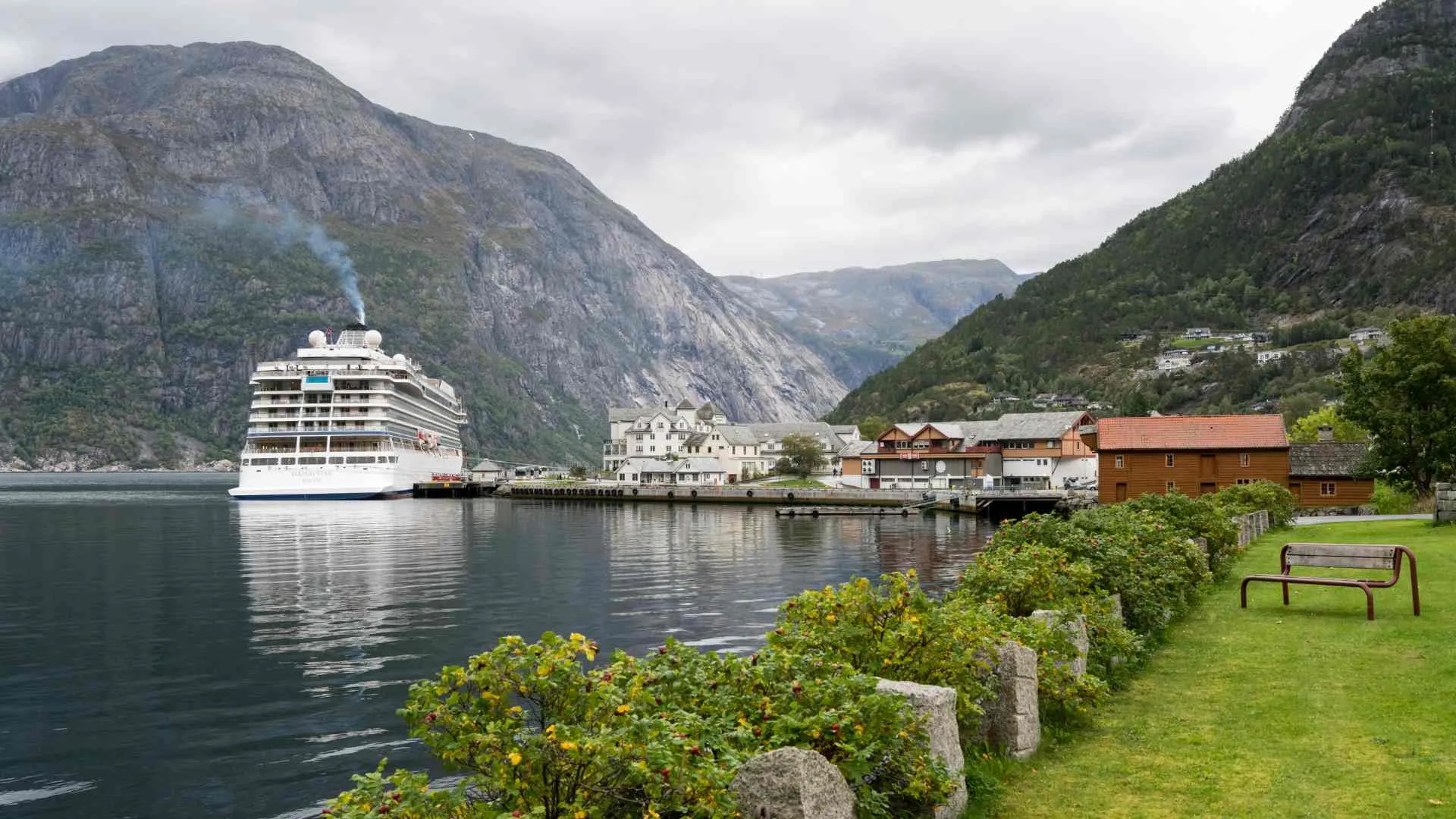cruises with suites (1) Viking cruise suites