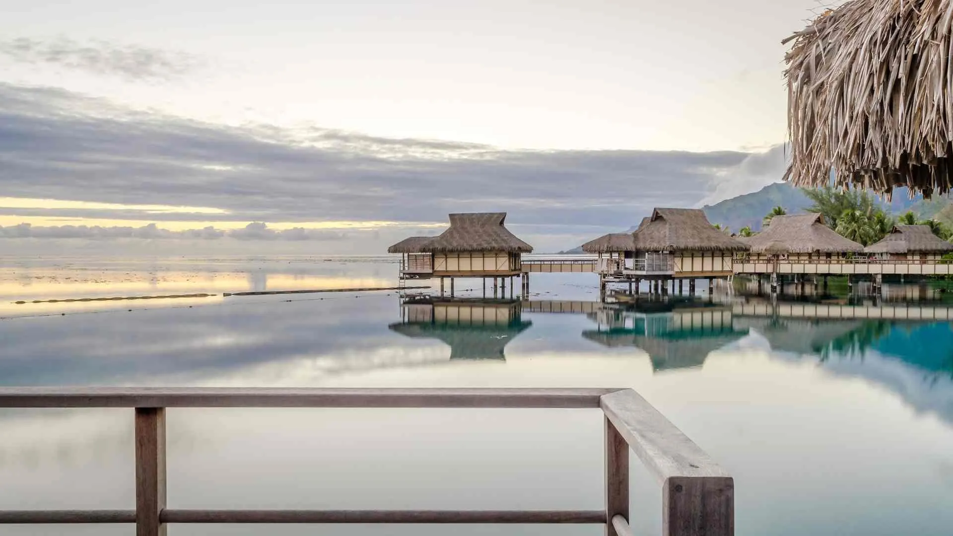 overwater bungalows caribbean-30 overwater bungalows caribbean-5